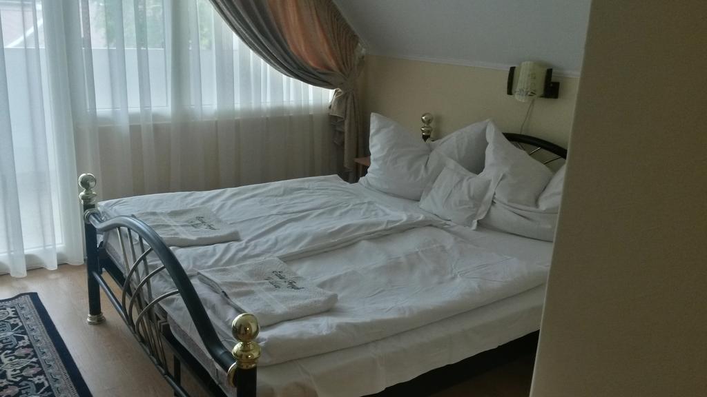 Ezust Fenyo Vendeghaz Otel Siófok Dış mekan fotoğraf