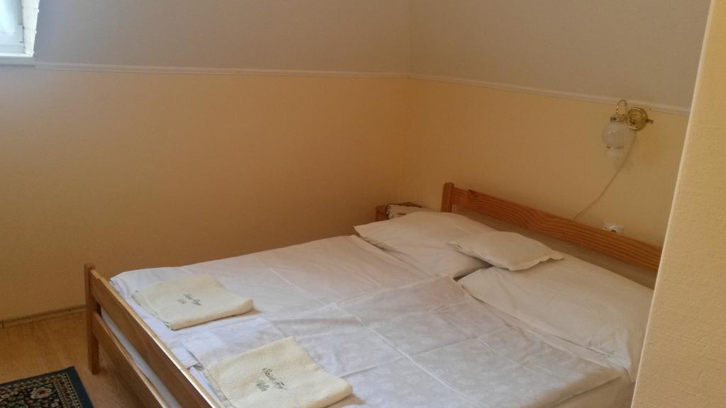 Ezust Fenyo Vendeghaz Otel Siófok Dış mekan fotoğraf